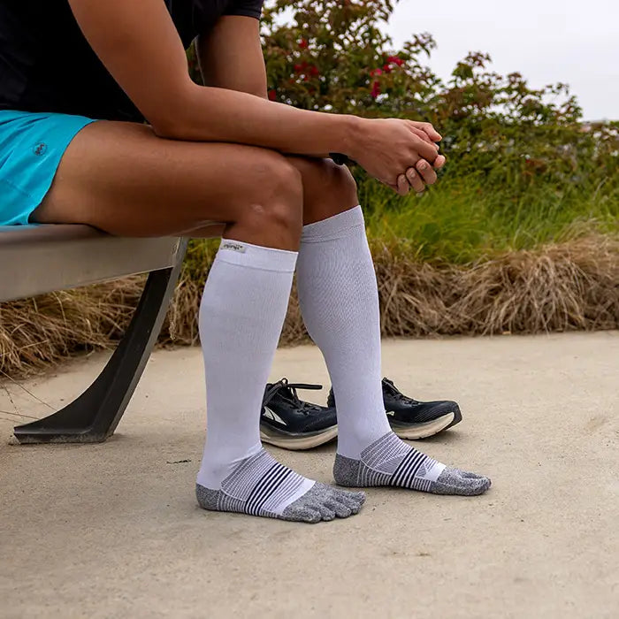 Injinji Compression Over The Calf Socks - Grey