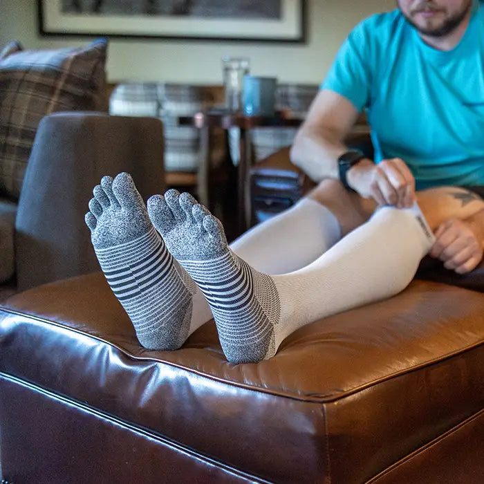 Injinji Compression Over The Calf Socks - Grey