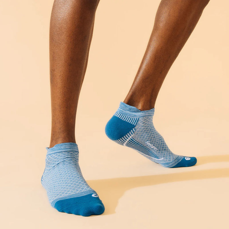 Feetures! Plantar Fasciitis Compression Sock - Light Cushion Tab (Chambray Sky)