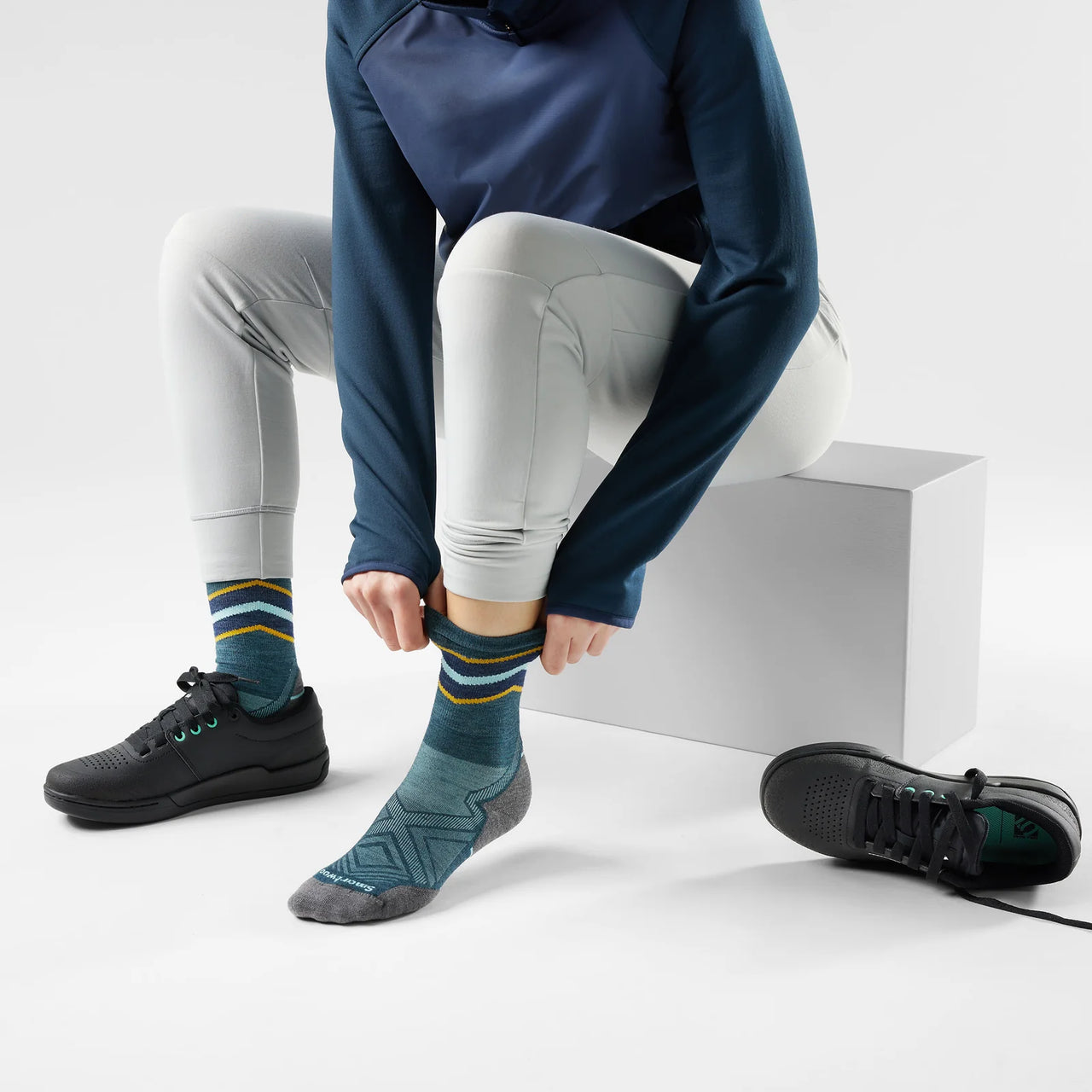 Smartwool Women's Run Targeted Cushion Mid Crew Socks - Twilight Blue
